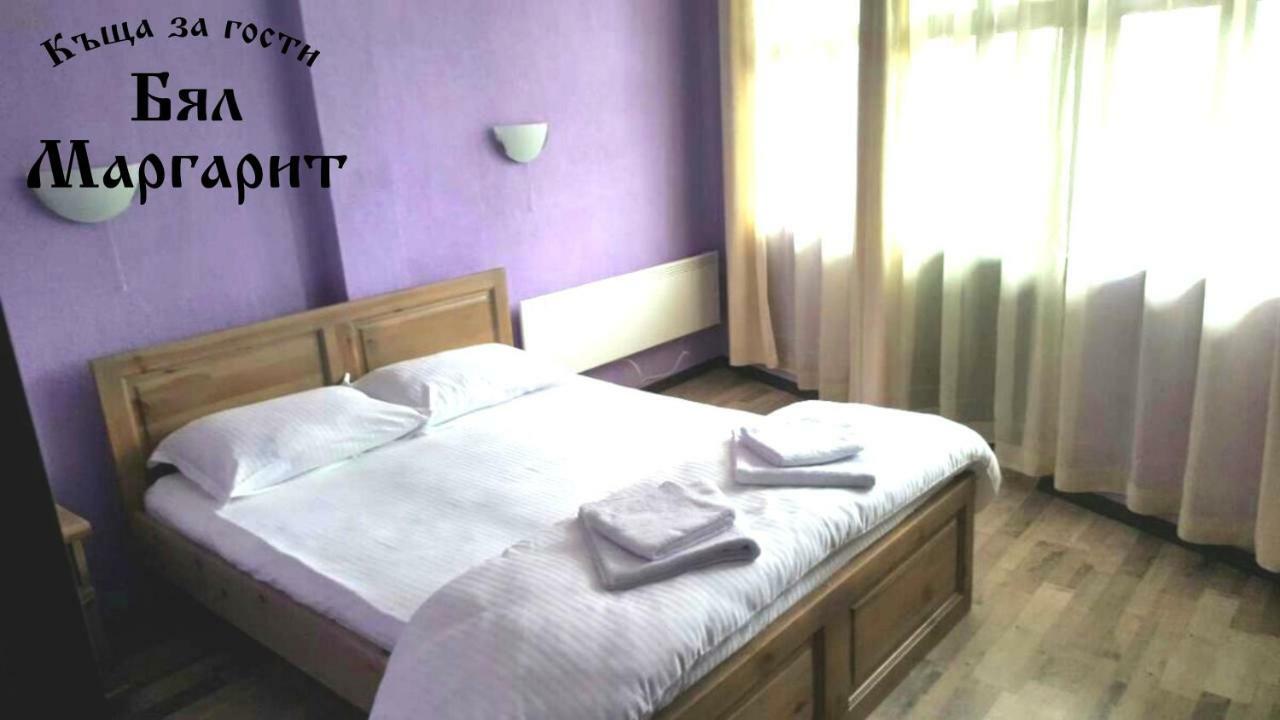 Guesthouse White Margarit Melnik  Exterior foto
